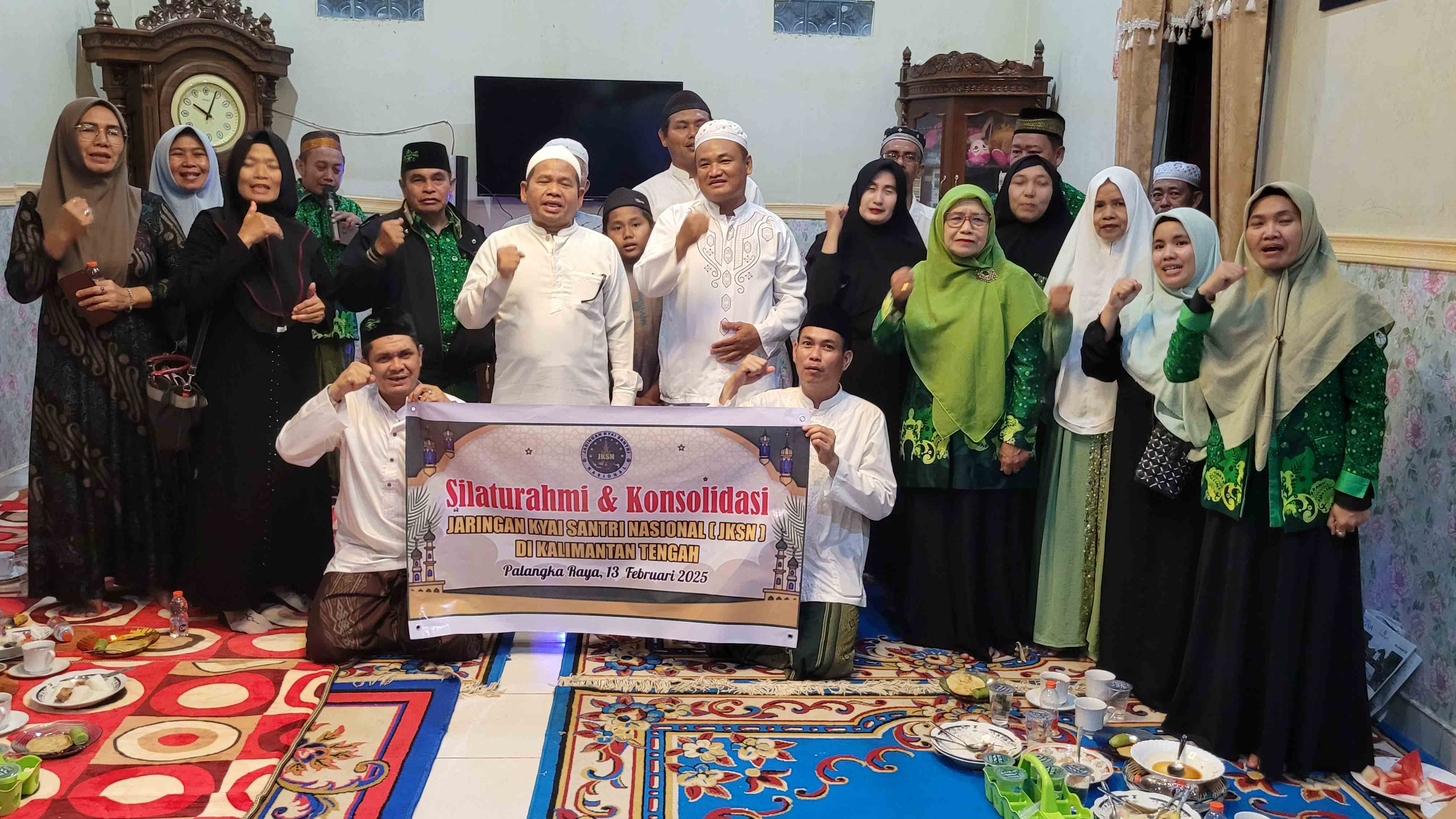 Para peserta rapat pembentukan JKSN dipimpin Untung Surapati di Palangka Raya Kalimantan Tengah, Kamis (13/2/2025) malam. Foto: mma/bangsaonline
