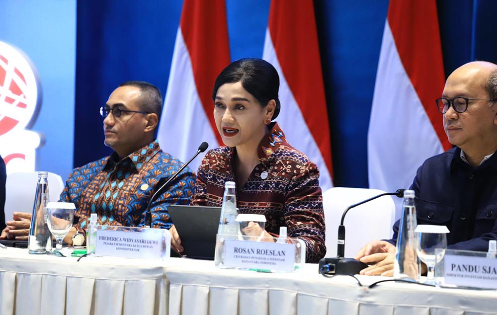 Pejabat Sementara Ketua Dewan Komisioner OJK, Friderica Widyasari Dewi, dalam Dialog Pasar Modal.