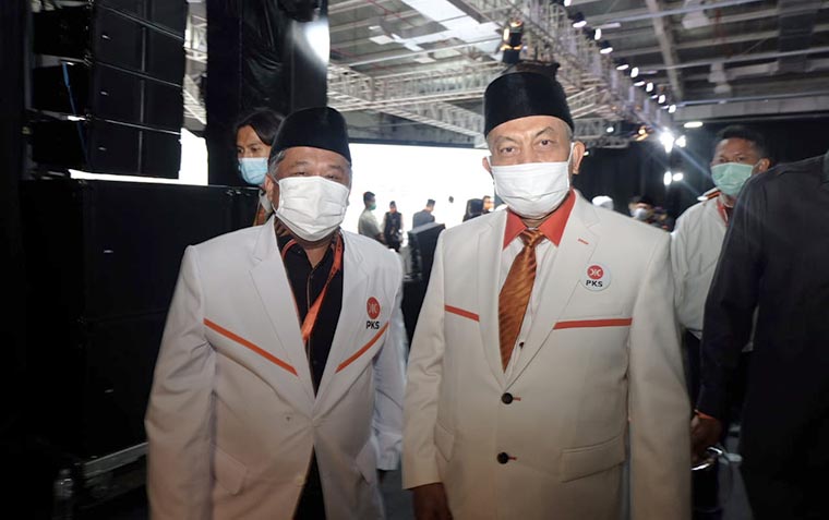 Kang Irwan (kiri) bersama Presiden PKS, Ahmad Syaikhu. foto: ist.