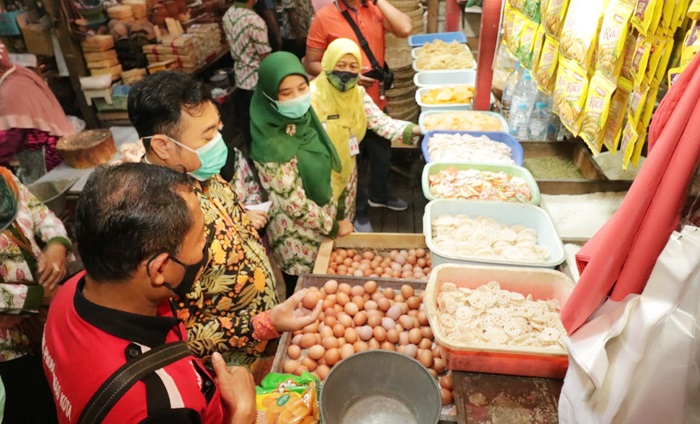 Tim Satgas Pangan Kota Probolinggo menggelar inspeksi mendadak (sidak) di Pasar Baru Kota Probolinggo.