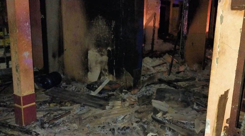 Kondisi rumah Mukani usai dibakar Pranoto.