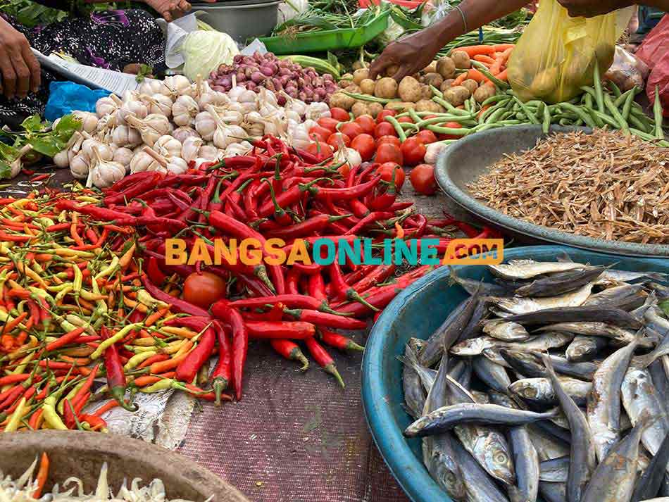 Turun tajam! Simak harga lengkap pangan Jabar hari ini. Foto: Sulthon/Bangsaonline.