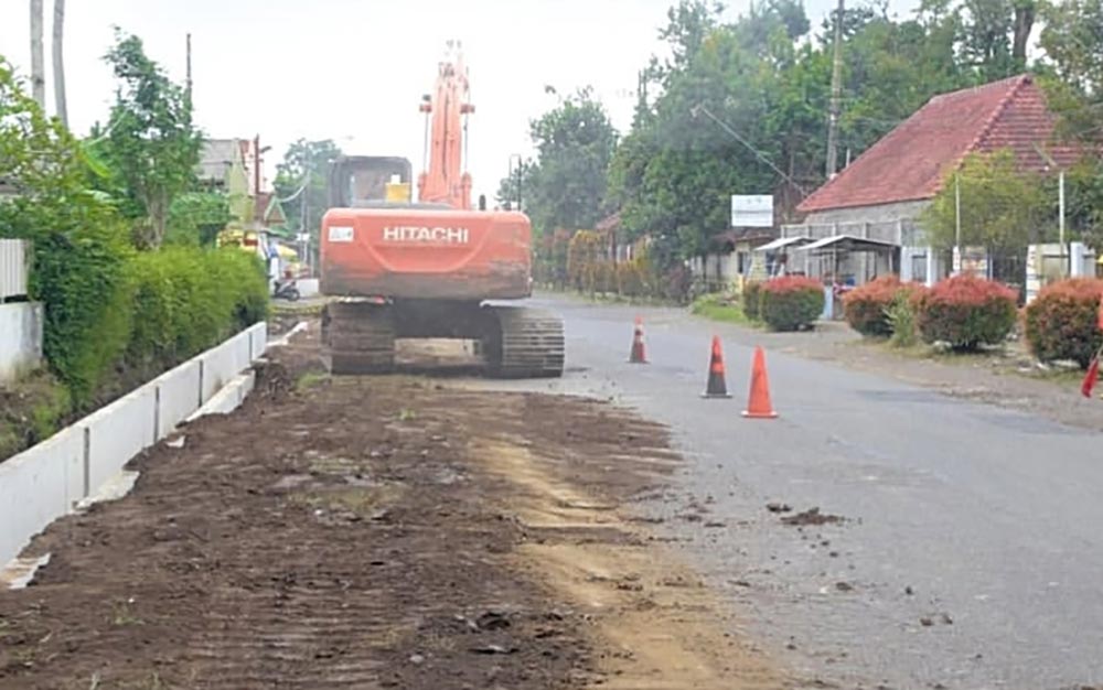 Proyek pelebaran jalan Gondanglegi - Balekambang.