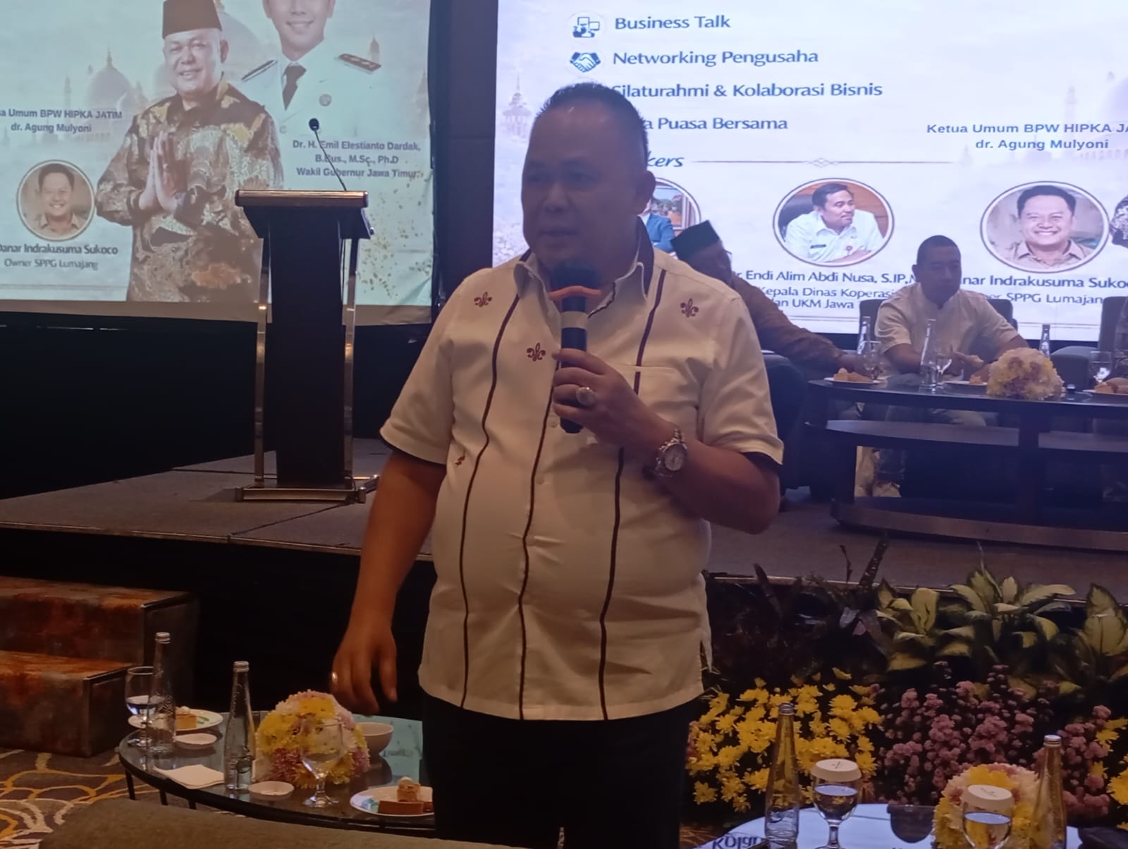  dr. Agung Mulyono menjadi salah satu pemateri dalam buka puasa bersama dan diskusi Himpunan Pengusaha Kahmi (Hipka) BPW Provinsi Jawa Timur. foto: istimewa.