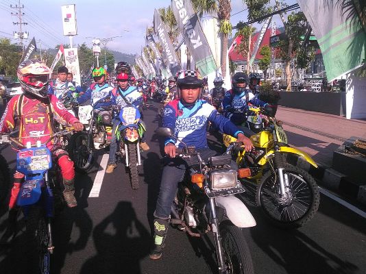 Saat rider mengambil posisi start.