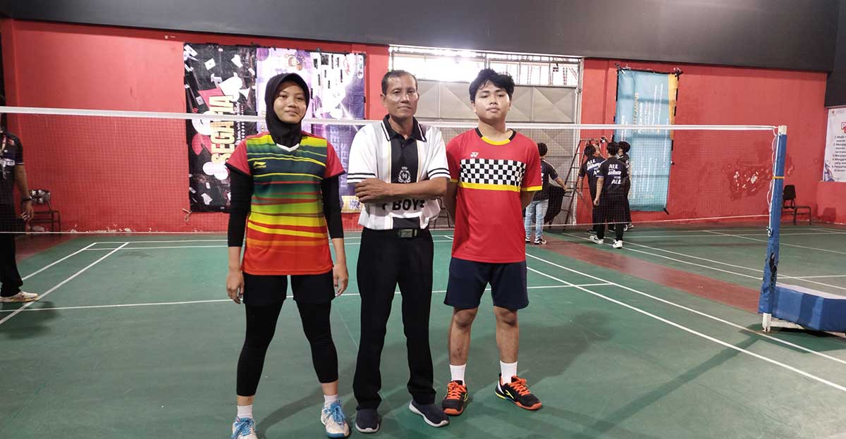 Cesar dan Zulaika saat menjadi Juara Ganda Campuran Spartan XV Ubaya 2026.