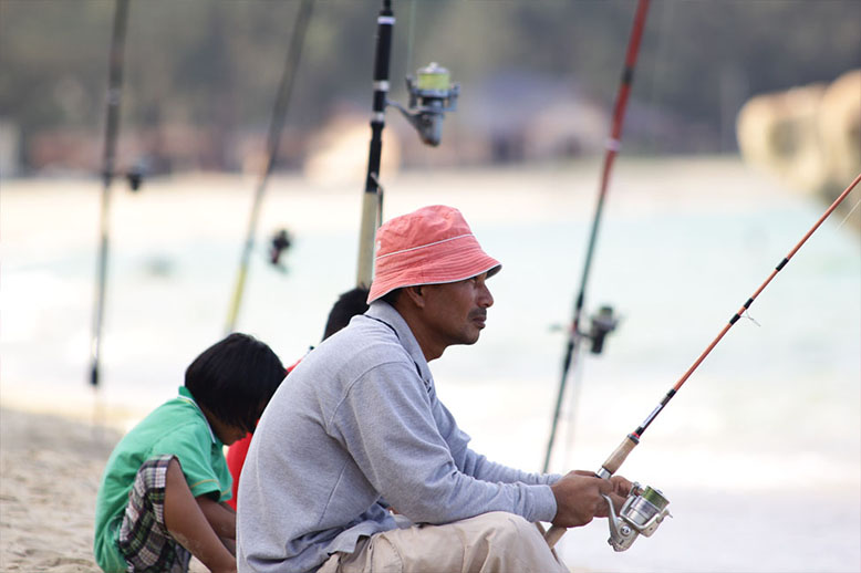 Ilustrasi orang memancing 