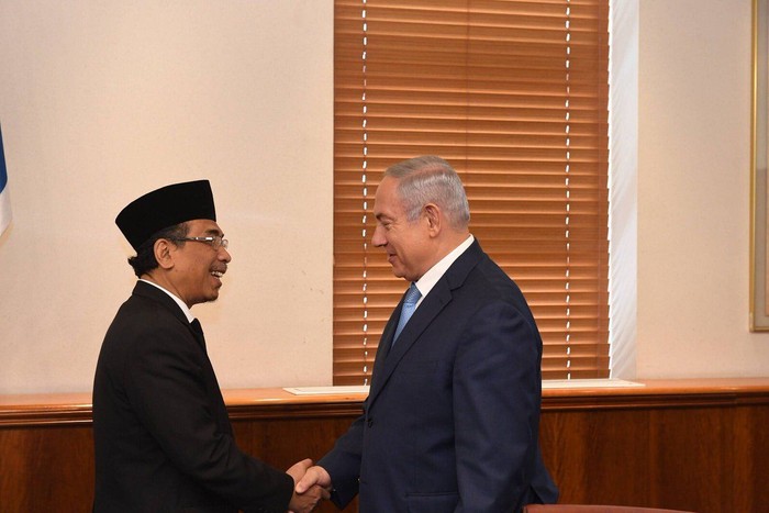 KH Yahya Cholil Staquf saat bertemu dengan Perdana Menteri Benjamin Netanyahu pada 2018. Foto: twitter Benjamin Netanyahu