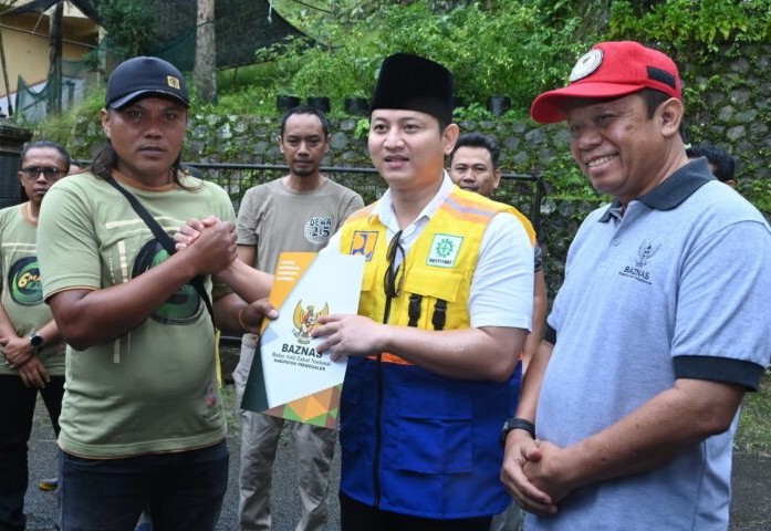 Bupati Arifin (dua dari kanan) saat peluncuran Satgas Daya di Watulimo
