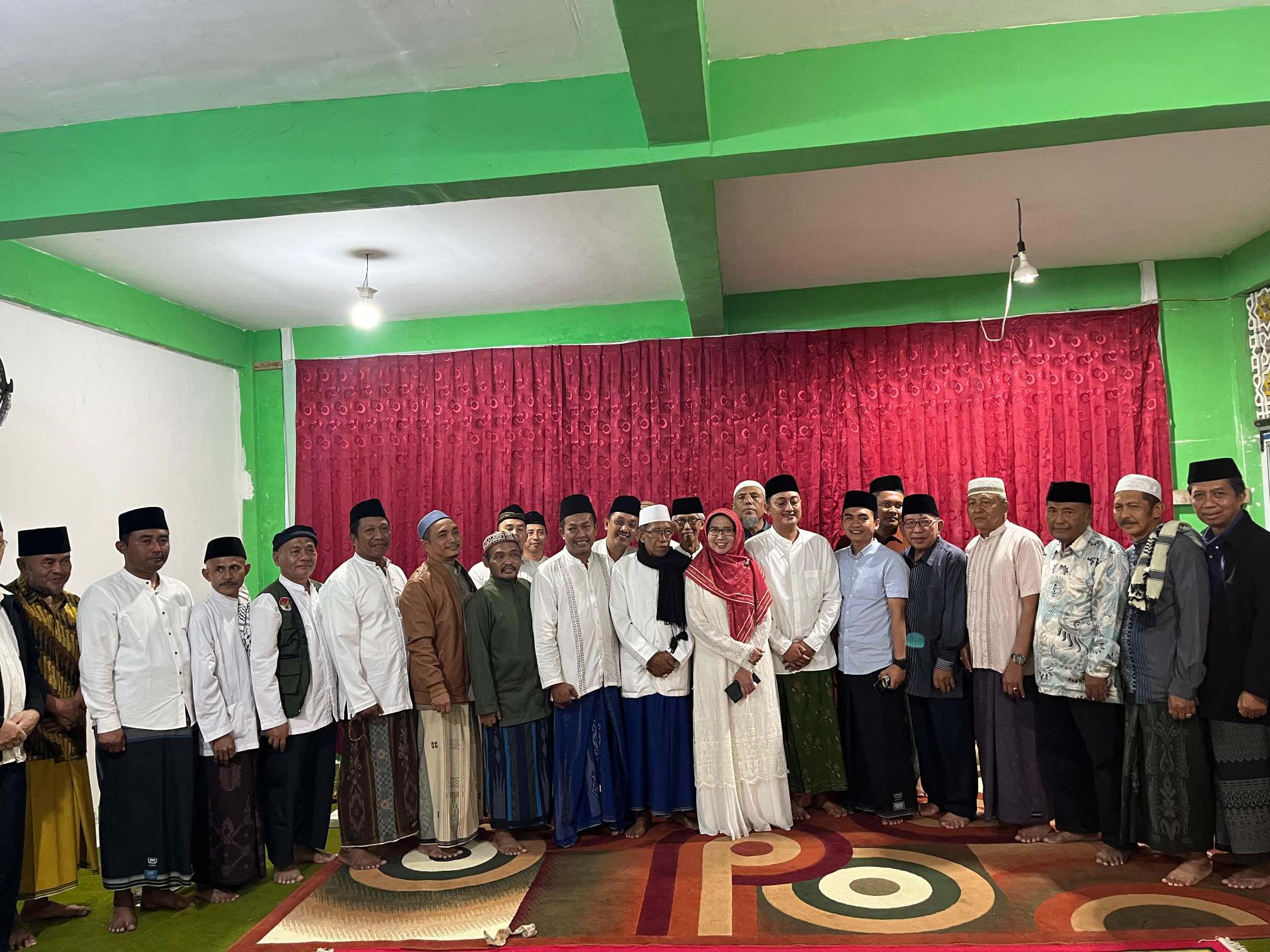 Pertemuan ratusan kyai NU dan Muhammadiyah memberikan dukungan kepada Paslon Bupati dak Wakil Bupati Lumajang, Indah Amperwati dan Yudha Aji Kusuma 