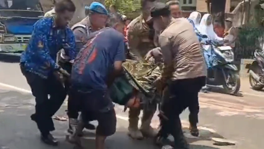 Pemotor Terlindas Truk Tangki di Akses Jalan Wisata Bromo, 1 Tewas dan Lainnya Luka