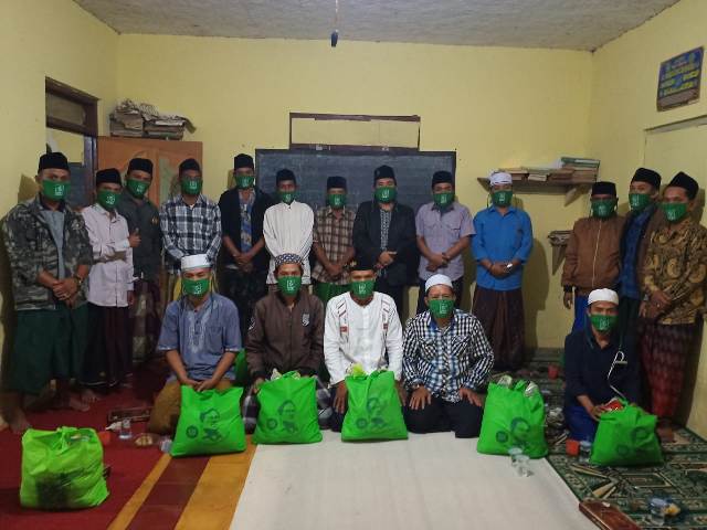 Bantuan sembako dari PKB sudah diserahterimakan kepada warga terdampak Covid-19 di Kecamatan Tragah, Bangkalan. 