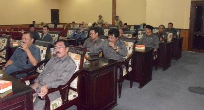 Anggota dewan saat mengadakan Reses. foto: Faisal/BangsaOnline.com