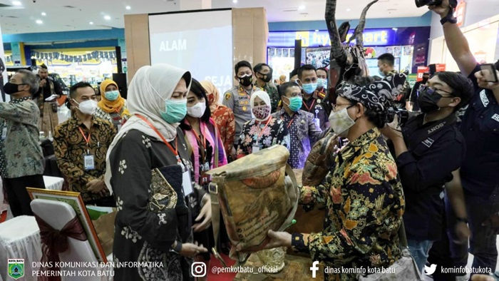 Peringati HPSN 2021, Pemkot Batu Pamerkan Produk Daur Ulang Sampah