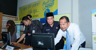 Nampak hadir dalam kunjungan ke KKP Lamongan, Sekda Lamongan Yuhronur Effendi, Sekretaris Dewan, Sulastri serta beberapa pimpinan SKPD/Instansi. (Haris/BANGSAONLINE)