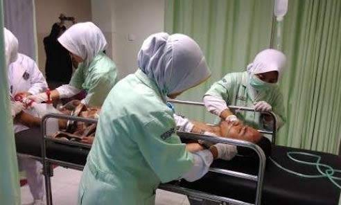 Korban tersengat listrik harus mendapatkan perawatan intensif. foto: BANGSAONLINE