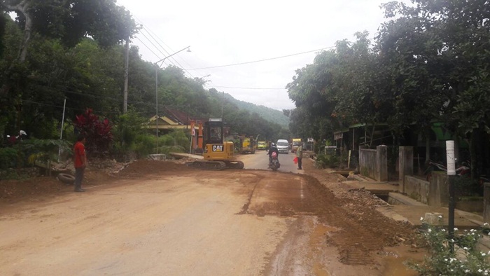 Salah satu infrastruktur jalan di Pacitan yang masih dalam proses pembersihan. Foto : IST