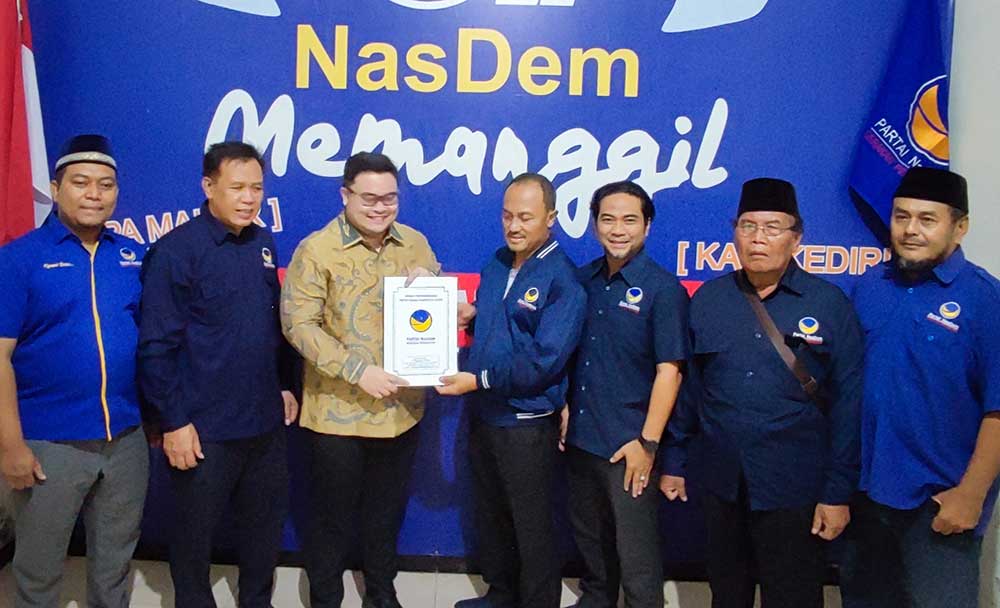 Dhito Kembalikan Formulir Pendaftaran Bakal Cabup Kediri ke Partai Nasdem