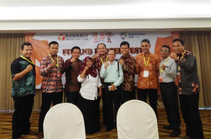 Sepuluh besar calon anggota Bawaslu saat mengikuti fit and proper test.