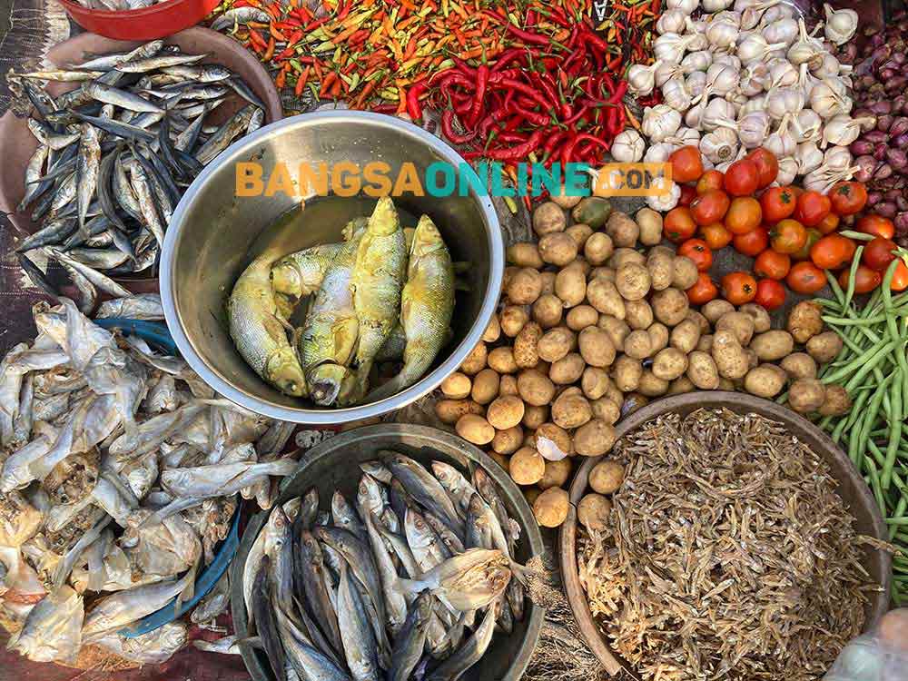 Harga sembako di Jatim hari ini mengalami perubahan, namun tidak signifikan. Foto: Sulthon/Bangsaonline.