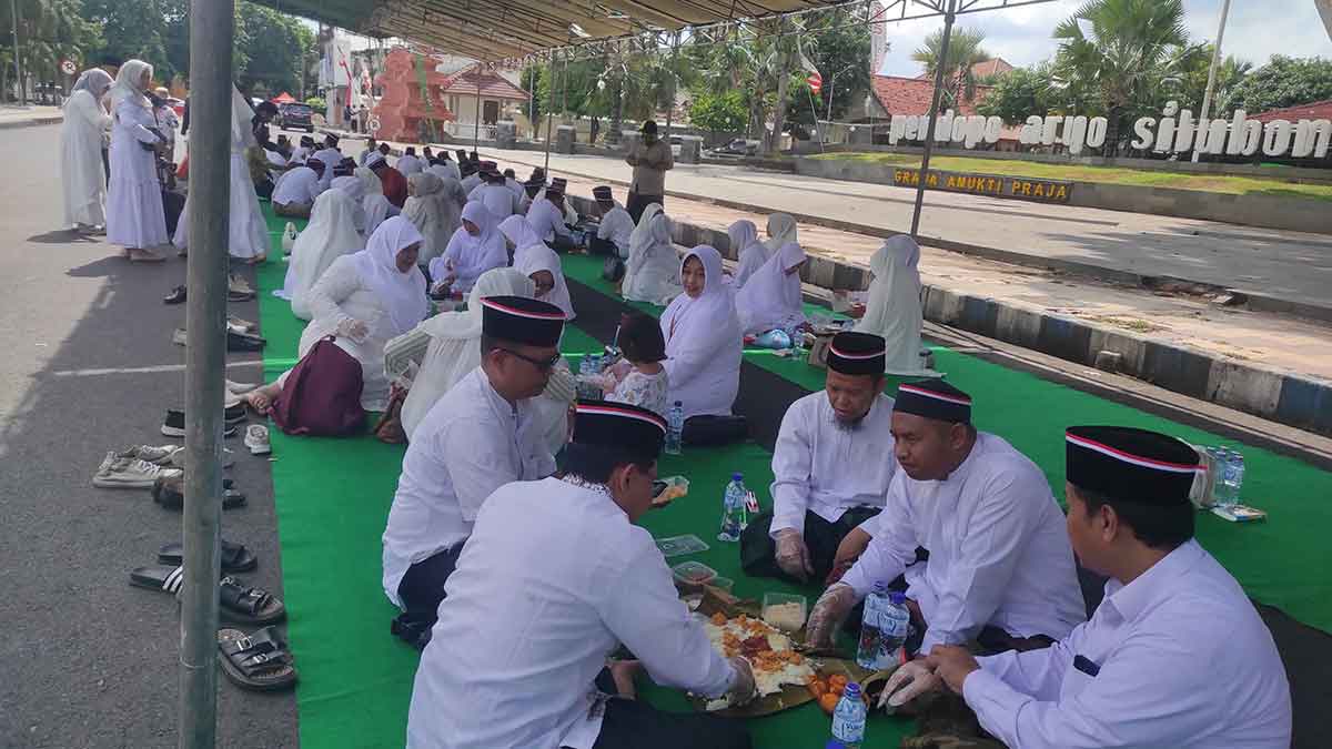 Ribuan Santri Padati Alun-Alun, Wakil Bupati Situbondo: Jangan Tinggalkan Akhlak dan Adab
