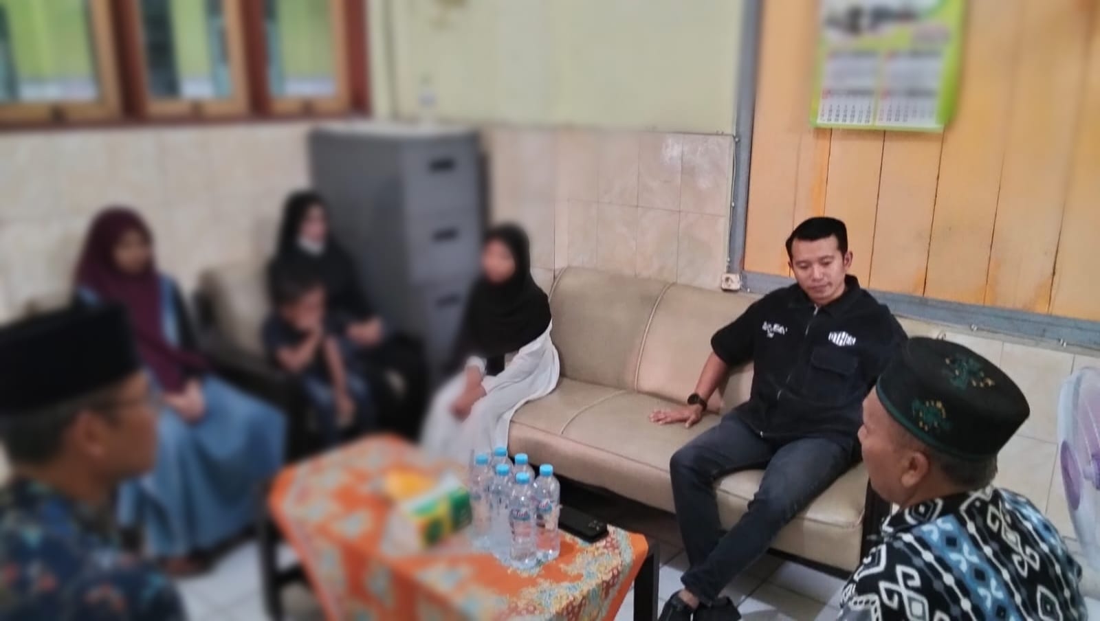 Adam Rusydi saat datang ke MI Ruqiyah di Kecamatan Taman, Kamis (11/9/2025). foto ist