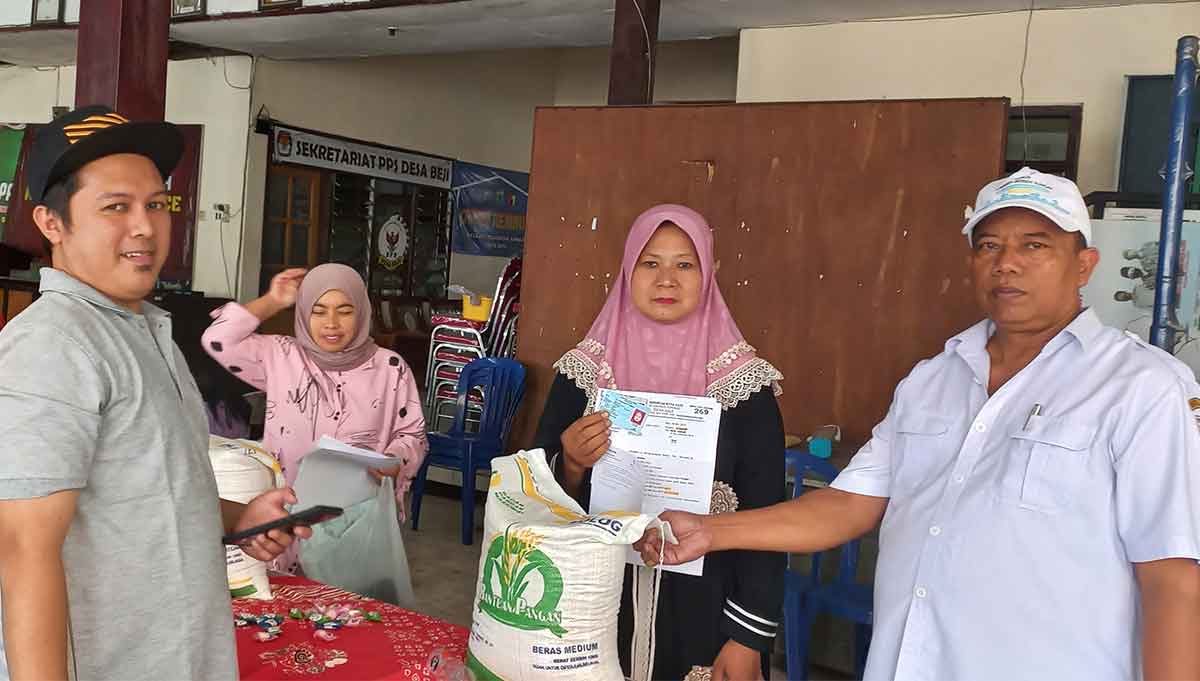 Penyaluran beras cadangan pangan di Kota Batu. 