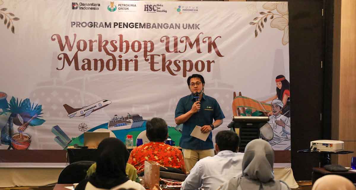 Vice President TJSL Petrokimia Gresik, Kadek Ardhika WK, saat membuka Workshop UMK Mandiri Ekspor. Foto: Ist