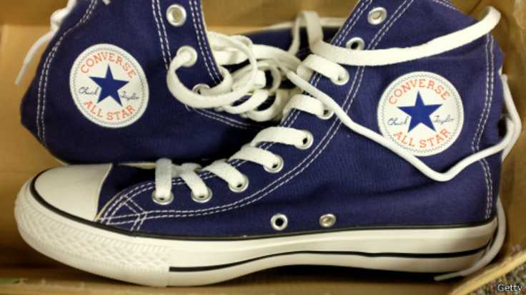 Converse mengaku telah menjual 1 miliar pasang sepatu model Chuck Taylor di seluruh dunia. Foto: repro bbc