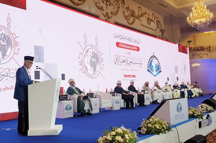 Kiai Miftah saat memberikan sambutannya di konferensi fatwa internasional di Kairo, Mesir.
