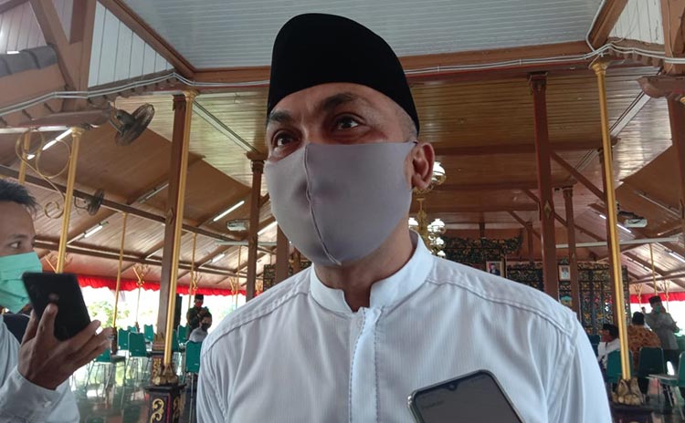 Dr. Bambang Budi Mustika saat memberikan penjelasan kepada media terkait proses belajar mengajar selama pandemi Covid-19.