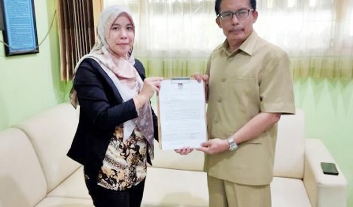 Penandatanganan kerja sama KPU Goes To School antara KPU Kota Batu dengan SMA Negeri 2 Batu, Selasa (25/2).