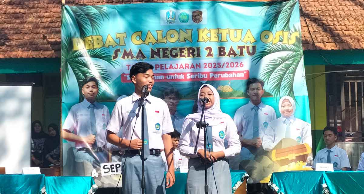Salah satu pasangan calon saat menyampaikan visi-misi.