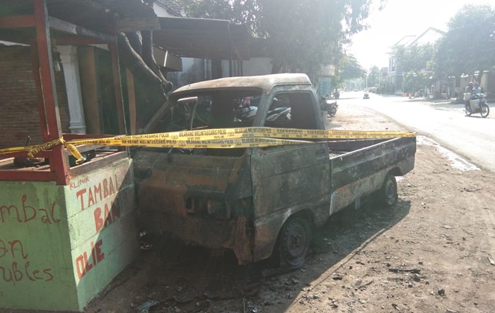 Kondsi pick up yang hangus ludes usai terbakar.