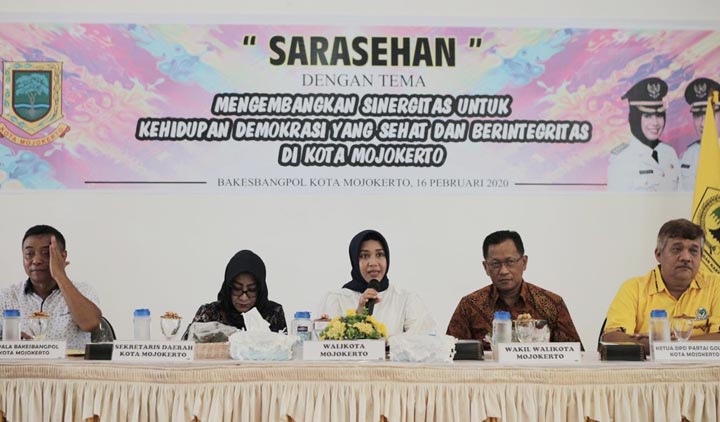 Wali Kota Mojokerto Ika Puspitasari saat silaturahim dengan pimpinan, pengurus, dan kader Partai Golongan Karya (Golkar) di Kantor DPD Partai Golkar, Minggu (16/2/20).