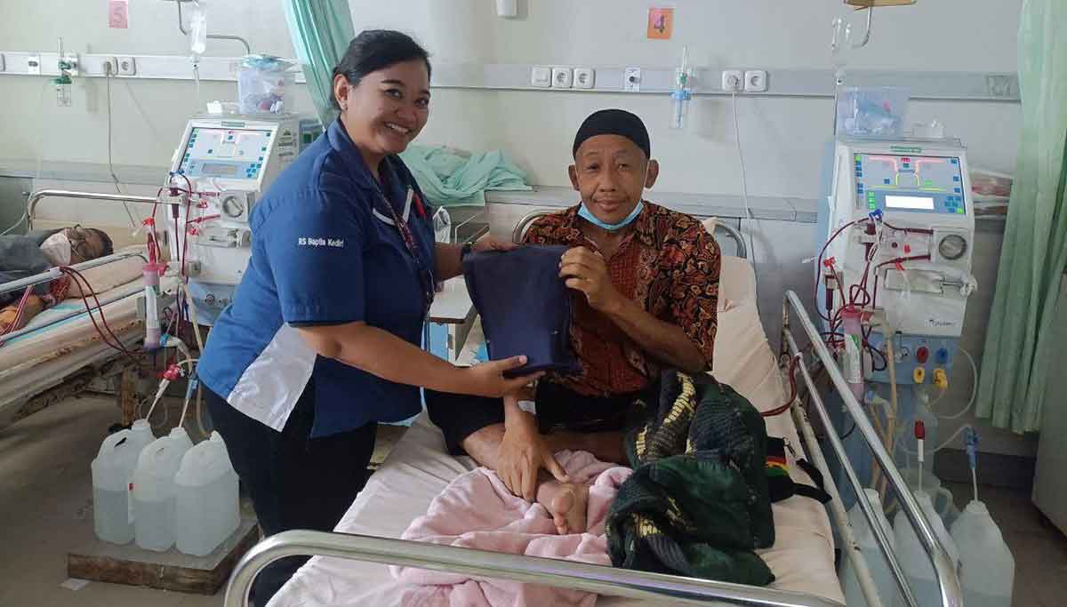 Sutaji saat menjalani perawatan di rumah sakit. Foto: Ist
