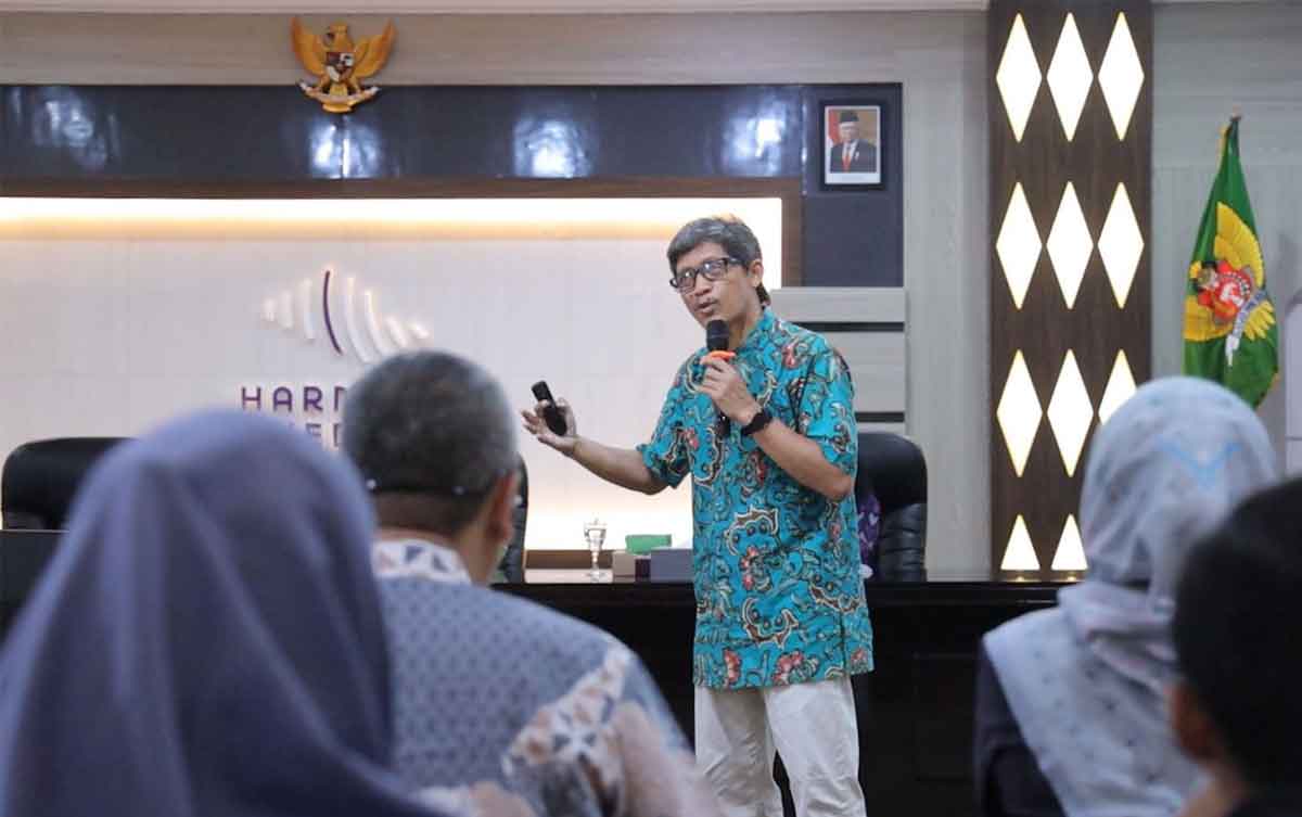 Salah satu narasumber saat menyampaikan paparan di Ruang Joyoboyo, Balai Kota Kediri. Foto: Ist
