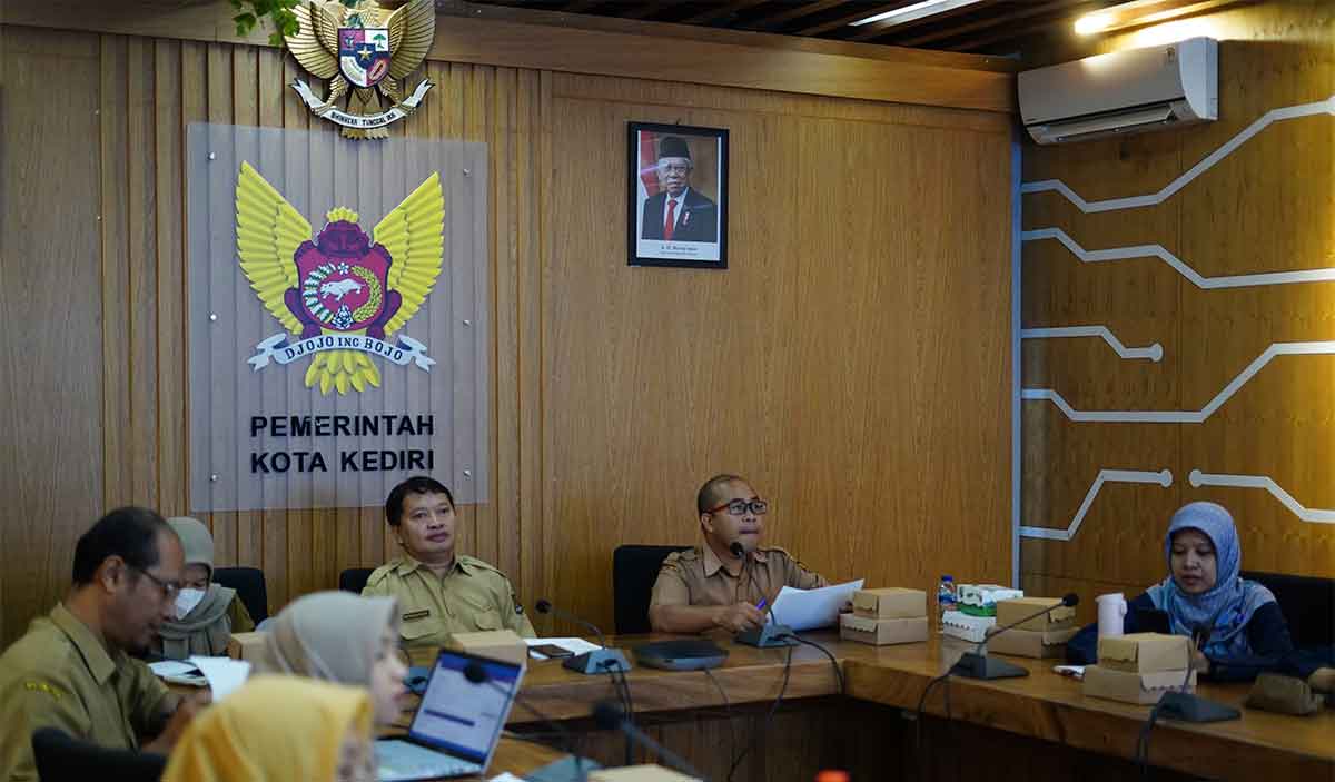 Penilaian interview EPSS secara virtual di Ruang Command Center Balai Kota Kediri. Foto: Ist