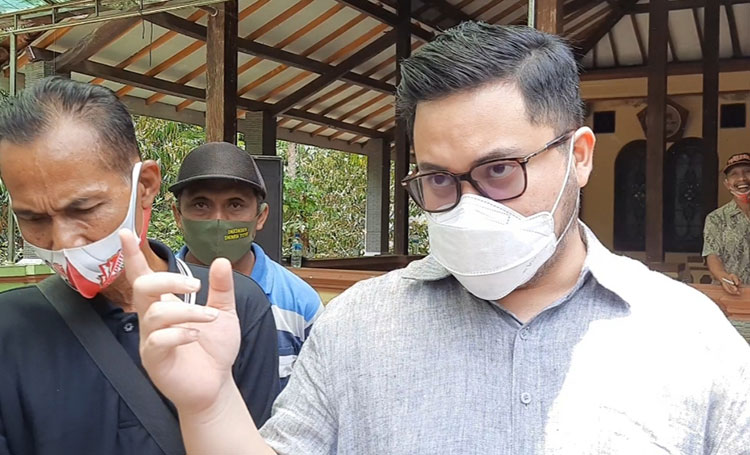 Calon Bupati Kediri, Hanindhito Himawan Pramono siap rangkul siapa pun untuk bangun Kabupaten Kediri. (foto: MUJI HARJITA/ BANGSAONLINE)