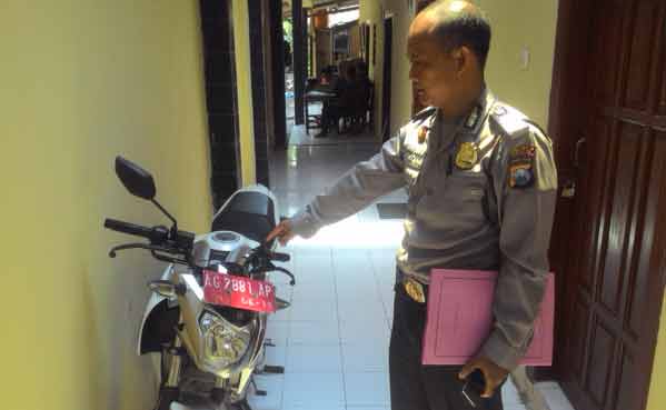 Sepeda motor milik oknum PNS pemkot Kediri saat diamankan. foto: dendi martoni/ BANGSAONLINE