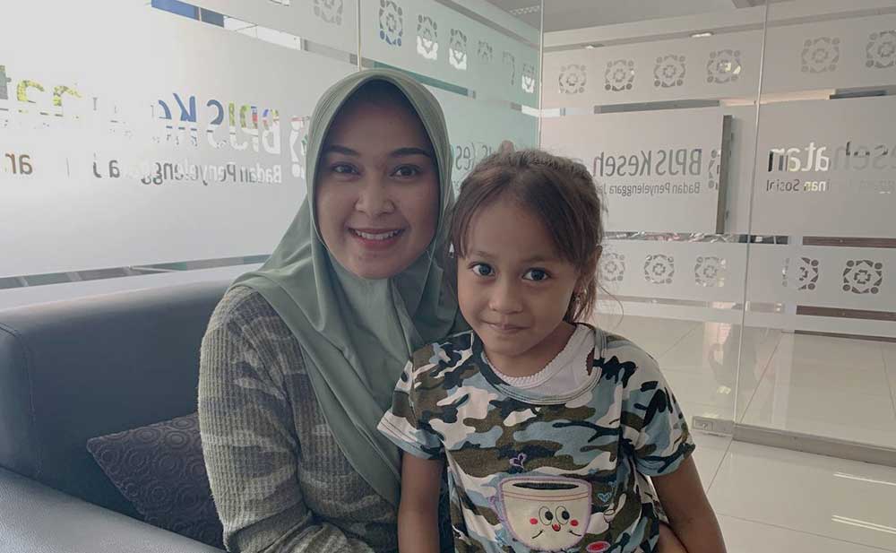 Shinta Devi Pratiwi, bersama putrinya. Foto: Ist.