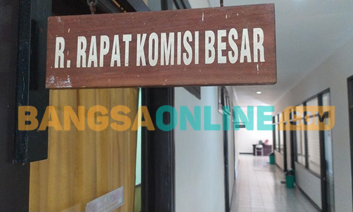 Suasana Ruang Rapat Komisi Besar DPRD Sampang. Foto: MUTAMMIM/BANGSAONLINE