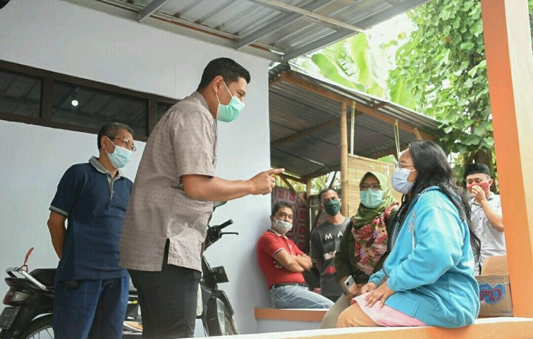 Wali Kota Kediri Turun ke Lokasi, Tinjau Bedah Rumah Bu Sumirah