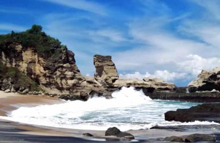 Pantai Klayar Pacitan bakal jadi salah satu wisata bakal diserbu pengunjung. foto: ist