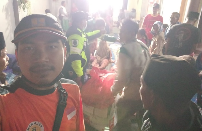 Posko Pengungsi Erupsi Semeru yang didirikan oleh DPD PKS Lumajang. foto: istimewa