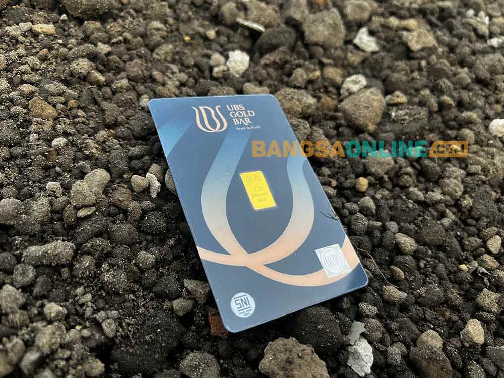 Penurunan harga emas UBS cukup signifikan. Foto: Sulthon/BANGSAONLINE.