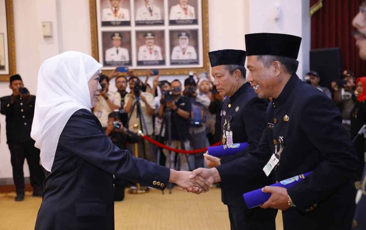 Lantik 184 Kepala Sekolah, Gubernur Khofifah Minta Tingkatkan Prestasi dan Jaga Integritas