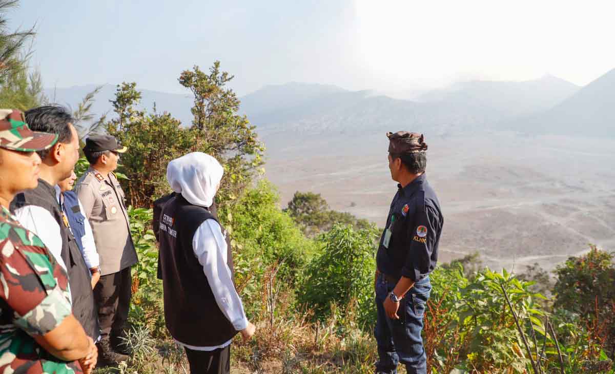 Karhutla Bromo, Gubernur Khofifah Pastikan Helikopter BNPB Segera Dikerahkan untuk Water Bombing
