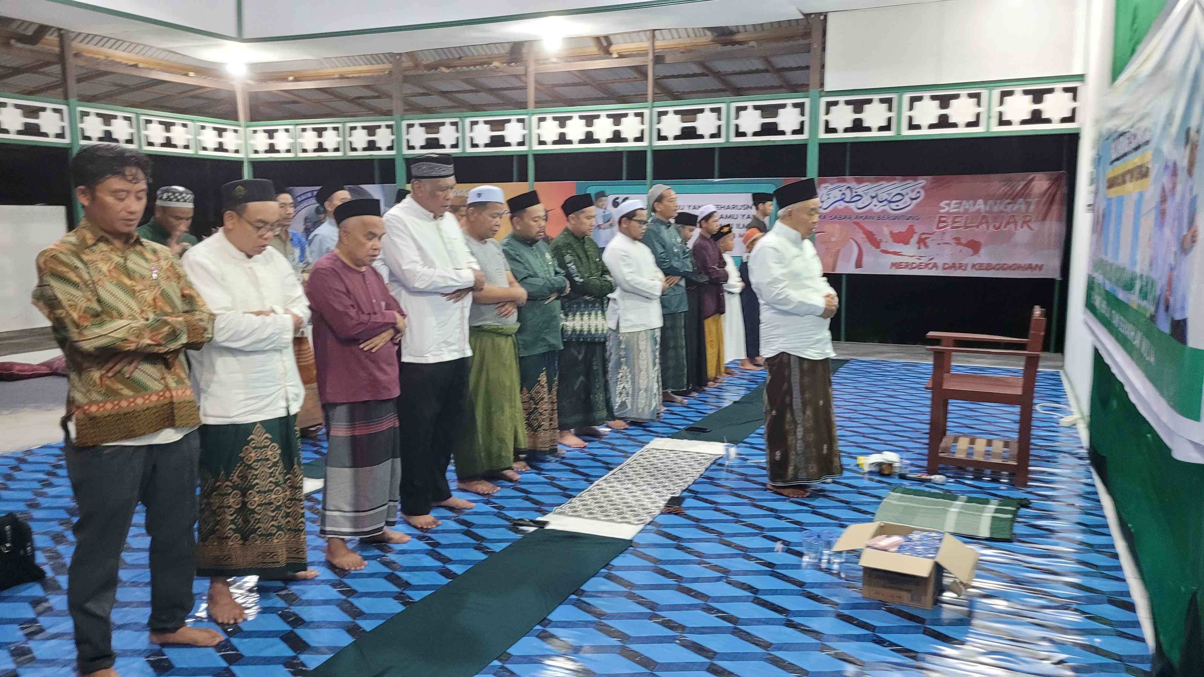 Pesantren di Tengah Hutan Kalteng Buka, 7 Santri Daftar, Kiai Asep Nginap Pimpin Shalat Malam 