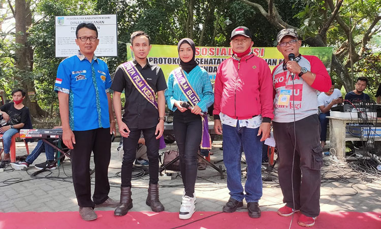 Dari kiri, Ketua UKM Kelud Mandiri Gatot Siswanto, Duta Wisata Kabupaten Kediri, Ketua Umum ASRI Didik Eko Prasetyo dan Sujarno/Bung JR. (foto: ist).